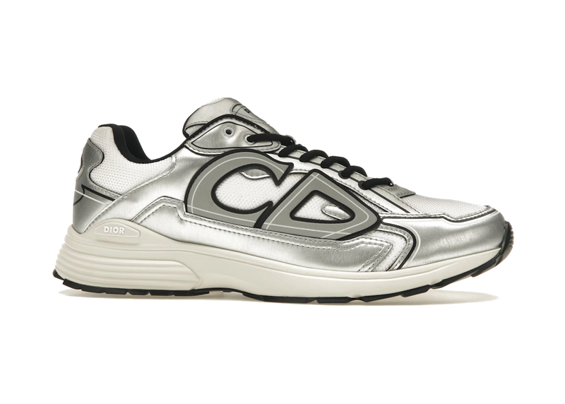 Découvrez la Dior B30 White Mesh Silver-Tone Metallic Calfskin, une sneaker de luxe inspirée du running avec mesh blanc, cuir de veau métallisé argenté et design technique contemporain.
