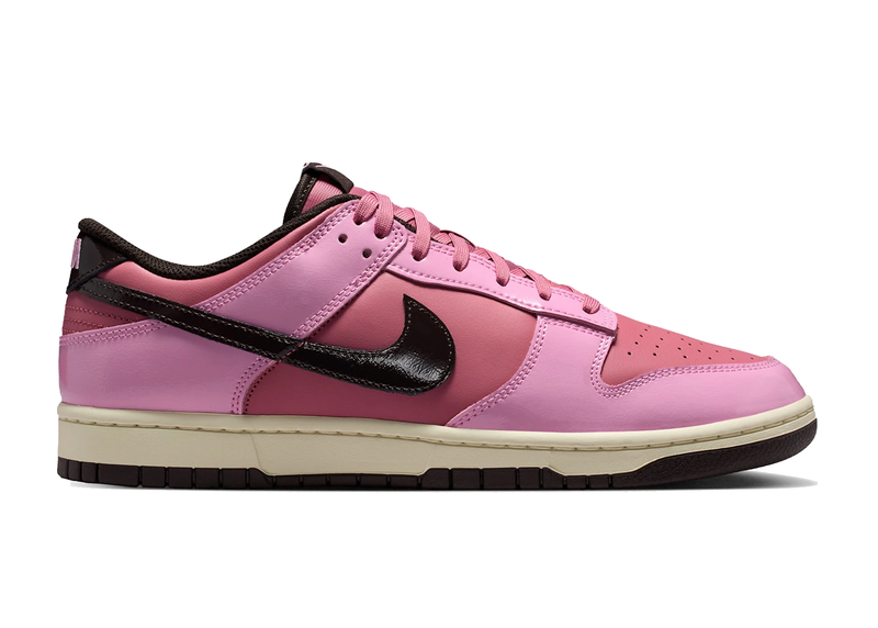 Nike Dunk Low Retro Pink Donut avec tige en cuir rose, empiècements assortis, semelle intermédiaire en mousse et semelle extérieure en caoutchouc au style basketball emblématique.