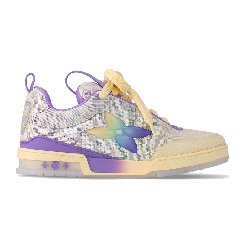 Louis Vuitton LV Skate Sneaker Purple Gradient Damier Denim, sneaker de luxe Louis Vuitton avec dégradé violet, motif Damier Denim, matériaux premium et finitions haut de gamme.
