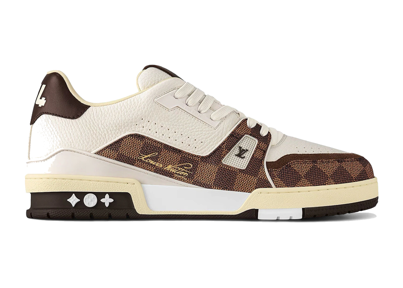 Louis Vuitton LV Trainer Khaki Green Monogram Denim avec tige en denim Monogram kaki, construction multicouche, détails signature Louis Vuitton et semelle extérieure en caoutchouc.