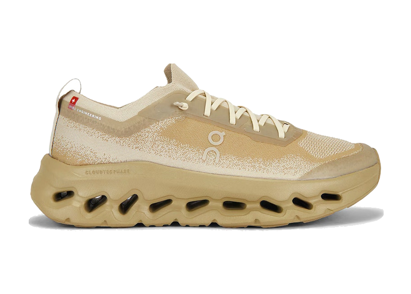 On Running Cloudtilt Moon Zendaya Winter Kasha, sneaker lifestyle On Running aux tons beige et crème associée à Zendaya avec technologie CloudTec Phase®.