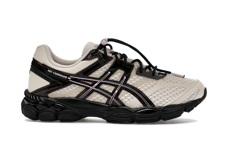 Sneaker ASICS Gel-Cumulus 16 Finesse Desert Rose en mesh rose poudré et beige désert avec amorti GEL et silhouette rétro-running moderne.