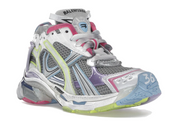 Découvrez la Balenciaga Runner Grey Multi, une sneaker premium inspirée du running vintage, avec un design déstructuré et un élégant coloris gris rehaussé de détails multicolores.