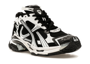 Balenciaga Runner Black White avec tige en mesh respirant, empiècements en cuir noir et blanc, semelle intermédiaire en mousse et silhouette inspirée du running vintage.