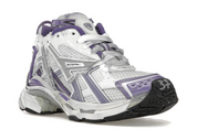 Balenciaga Runner Purple Grey avec tige en mesh respirant, empiècements en cuir violet et gris, semelle intermédiaire en mousse et silhouette inspirée du running vintage