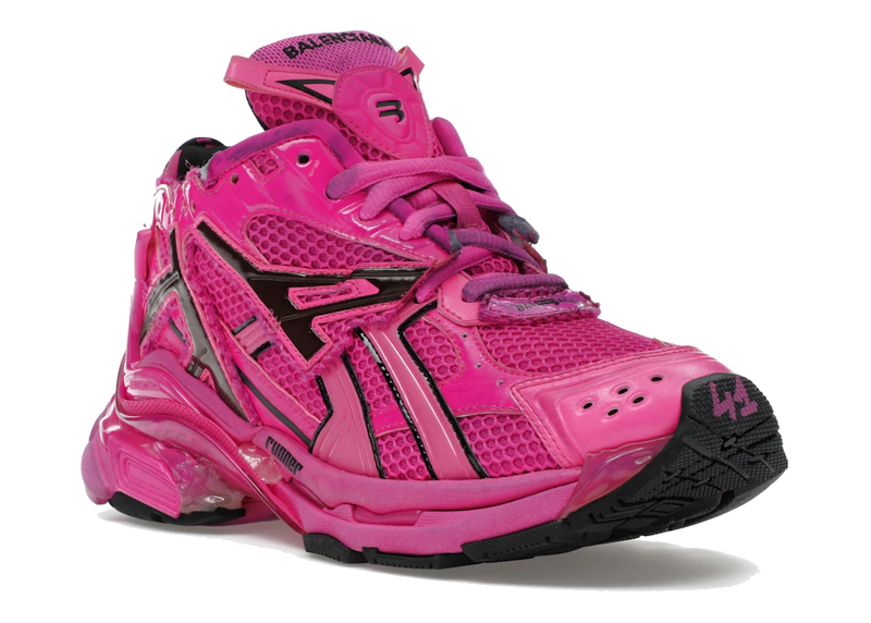 Balenciaga Runner Fuchsia Pink avec tige en mesh respirant, empiècements en cuir fuchsia et matières synthétiques, semelle intermédiaire en mousse et silhouette inspirée du running vintage