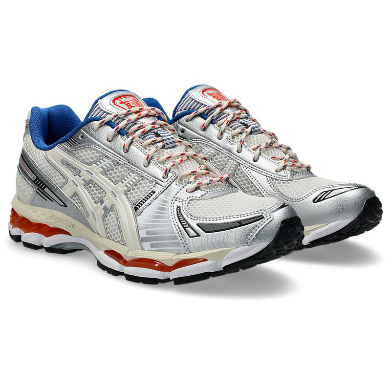 ASICS Gel-Kayano 12.1 Ronnie Fieg Knicks en mesh bleu, orange et blanc avec amorti GEL, détails premium et design rétro-running collector.