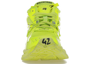 Balenciaga Runner Fluorescent Yellow avec tige en mesh respirant, empiècements en cuir jaune fluorescent et matières synthétiques, semelle intermédiaire en mousse et silhouette inspirée du running vintage.