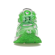 Découvrez la Balenciaga Runner Fluo Green, une sneaker premium inspirée du running vintage, avec un design déstructuré et un coloris vert fluorescent audacieux.
