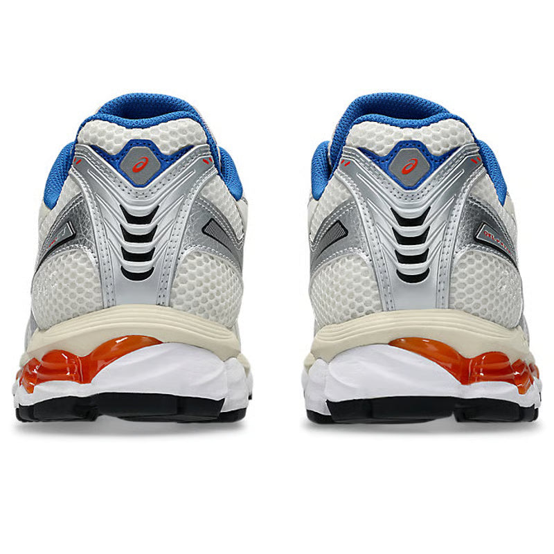 ASICS Gel-Kayano 12.1 Ronnie Fieg Knicks en mesh bleu, orange et blanc avec amorti GEL, détails premium et design rétro-running collector.