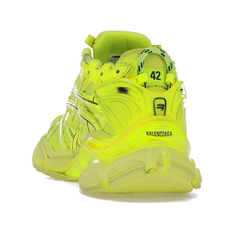 Balenciaga Runner Fluorescent Yellow avec tige en mesh respirant, empiècements en cuir jaune fluorescent et matières synthétiques, semelle intermédiaire en mousse et silhouette inspirée du running vintage.