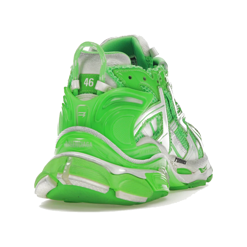 Découvrez la Balenciaga Runner Fluo Green, une sneaker premium inspirée du running vintage, avec un design déstructuré et un coloris vert fluorescent audacieux.