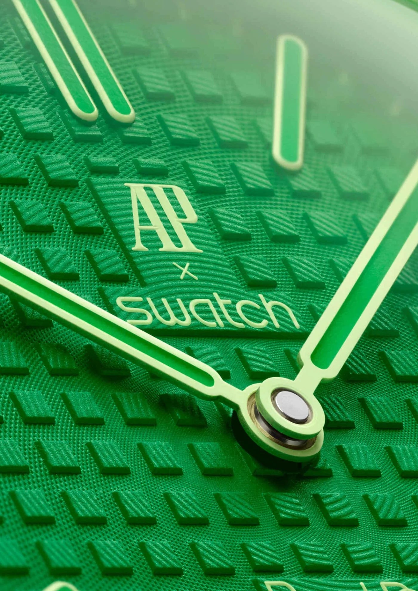 Swatch x Audemars Piguet Royal Pop Green Eight SSX03G100N, montre de poche mécanique verte en Bioceramic avec cadran Tapisserie et lunette octogonale.