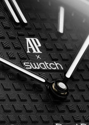 Swatch x Audemars Piguet Royal Pop Ocho Negro SSX03W101N, montre de poche mécanique noire et blanche en Bioceramic avec cadran Tapisserie et lunette octogonale.