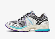 Saucony ProGrid Triumph 4 White Blue en mesh blanc avec superpositions bleues et amorti ProGrid.