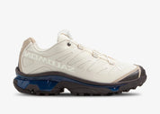 Sneakers Salomon XT-4 OG Vanilla Ice et Black Coffee en mesh technique avec semelle Contagrip et technologies trail avancées (vue de profil)