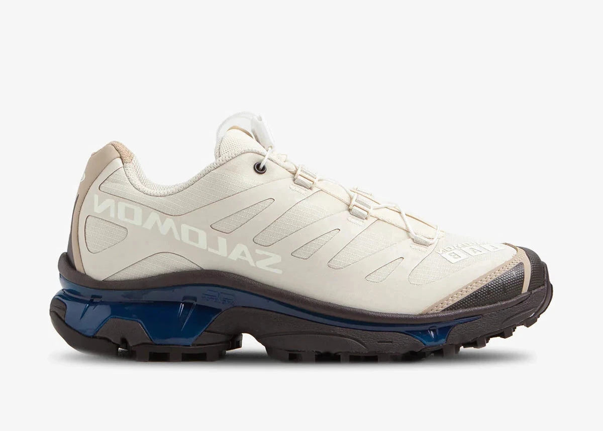 Sneakers Salomon XT-4 OG Vanilla Ice et Black Coffee en mesh technique avec semelle Contagrip et technologies trail avancées (vue de profil)
