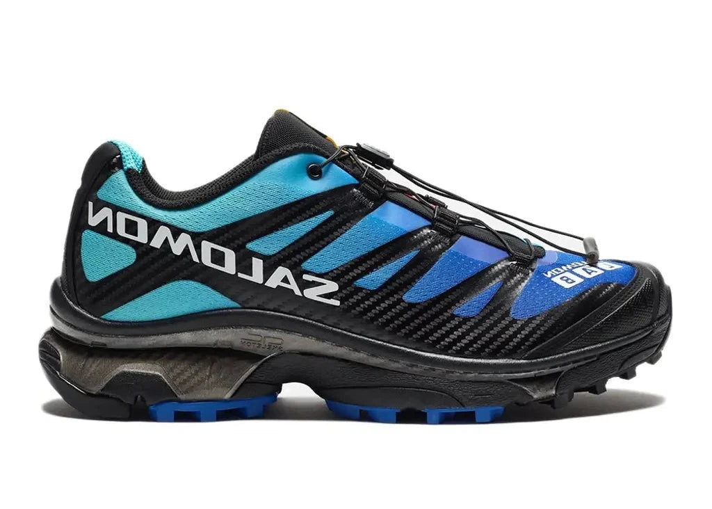Sneaker Salomon XT-4 OG Black Nautical Blue en mesh technique avec renforts synthétiques, semelle Contagrip® et laçage Quicklace™.