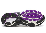Saucony ProGrid Omni 9 White Black Silver Purple en mesh blanc avec détails argentés, noirs et violets, amorti ProGrid vue de profil. 