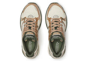 Sneakers Saucony ProGrid Triumph 4 Saucony & Friends Seanella Abraham en mesh respirant, avec empiècements synthétiques premium, palette pastel artistique et amorti ProGrid performant.