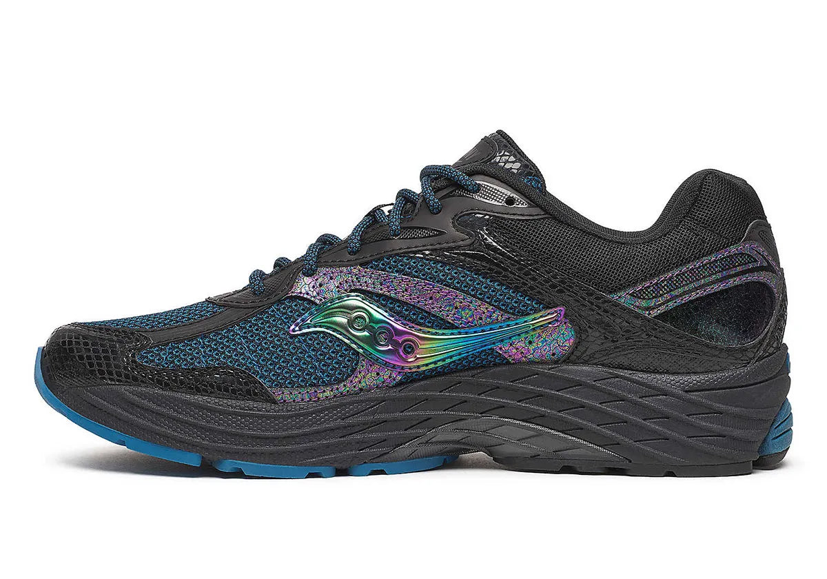 Image de la Saucony ProGrid Omni 9 Glowaconstrictor Black, sneaker noire en mesh avec renforts iridescents style reptile et semelle technique ProGrid.