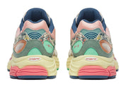 Sneaker Saucony ProGrid Omni 9 beige avec détails bleus floraux en mesh respirant et semelle amortissante ProGrid