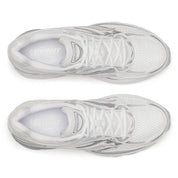 Saucony ProGrid Omni 9 Sauctop White Silver, sneaker Saucony blanche et argentée avec construction multicouche et silhouette running rétro Y2K vue du dessus. 