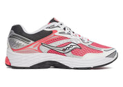 Saucony ProGrid Omni 9 Silver Coral, sneaker Saucony argentée avec détails corail, construction multicouche et silhouette running rétro vue de profil intérieur. 