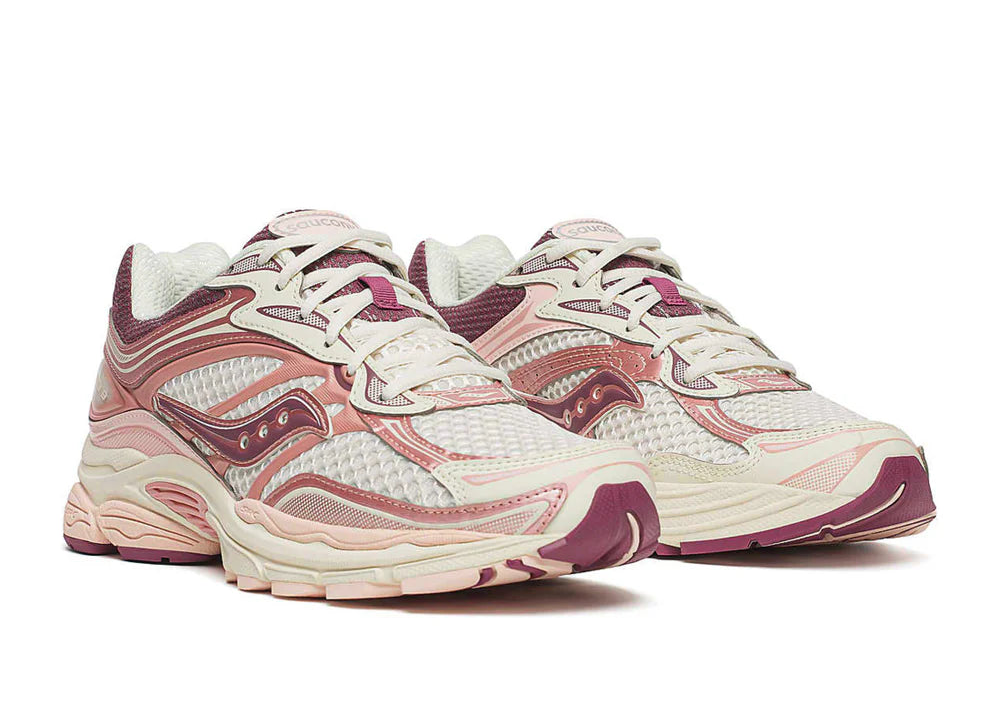 Saucony ProGrid Omni 9 Ivory Peoni en mesh ivoire avec détails rosés et amorti ProGrid vue de 3/4 face