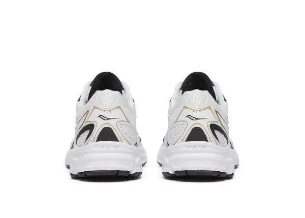Saucony Ride Millennium blanche avec détails dorés et noirs, mesh respirant et semelle amortie GRID.Vue arrière 