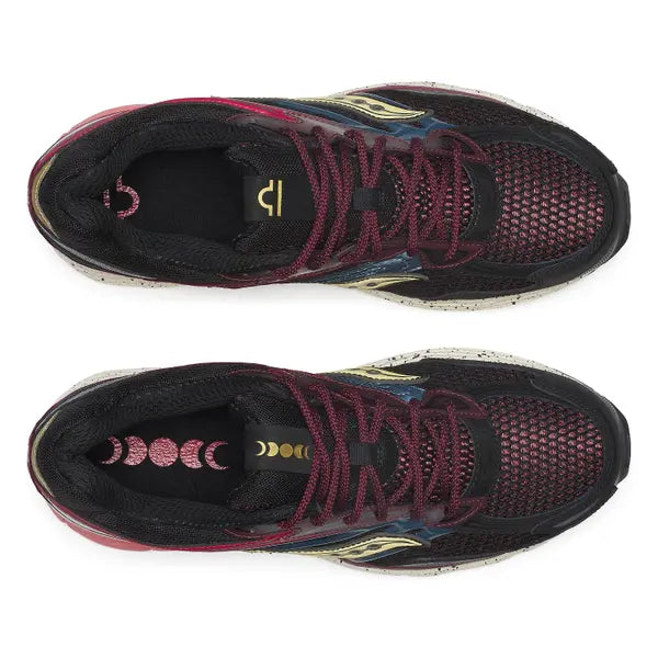 Saucony ProGrid Omni 9 Autumnal Equinox, sneaker running rétro multicolore avec mesh ouvert, accents métalliques irisés et semelle Grid vue du dessus. 