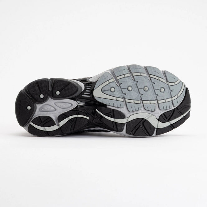 Image de la Saucony ProGrid Omni 9 Microchip, sneaker gris-foncé en mesh et synthétique avec cage latérale TPU, semelle ProGrid™, design rétro-running urbain. Vue sur la semelle. 