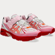 Sneaker ASICS GT-2160 Cecilie Bahnsen Habanero rouge avec mesh technique, détails floraux et amorti GEL premium.