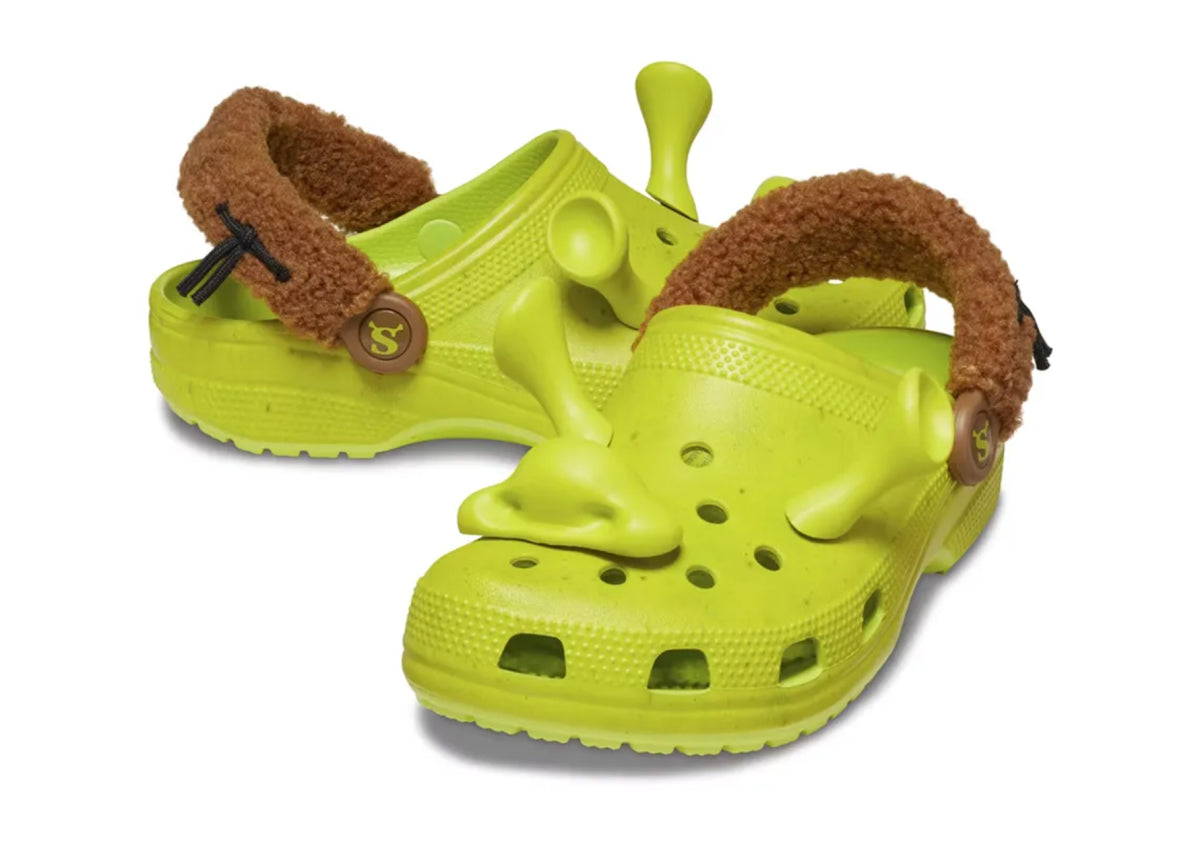 Crocs Classic Clog DreamWorks Shrek inspirées de l'univers de Shrek, avec design exclusif, bride pivotante et semelle légère en résine Croslite™.