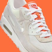 Sneakers Nike Air Max 90 size? blanches White Soft Pearl en cuir et matières premium avec unité Air visible et design iconique