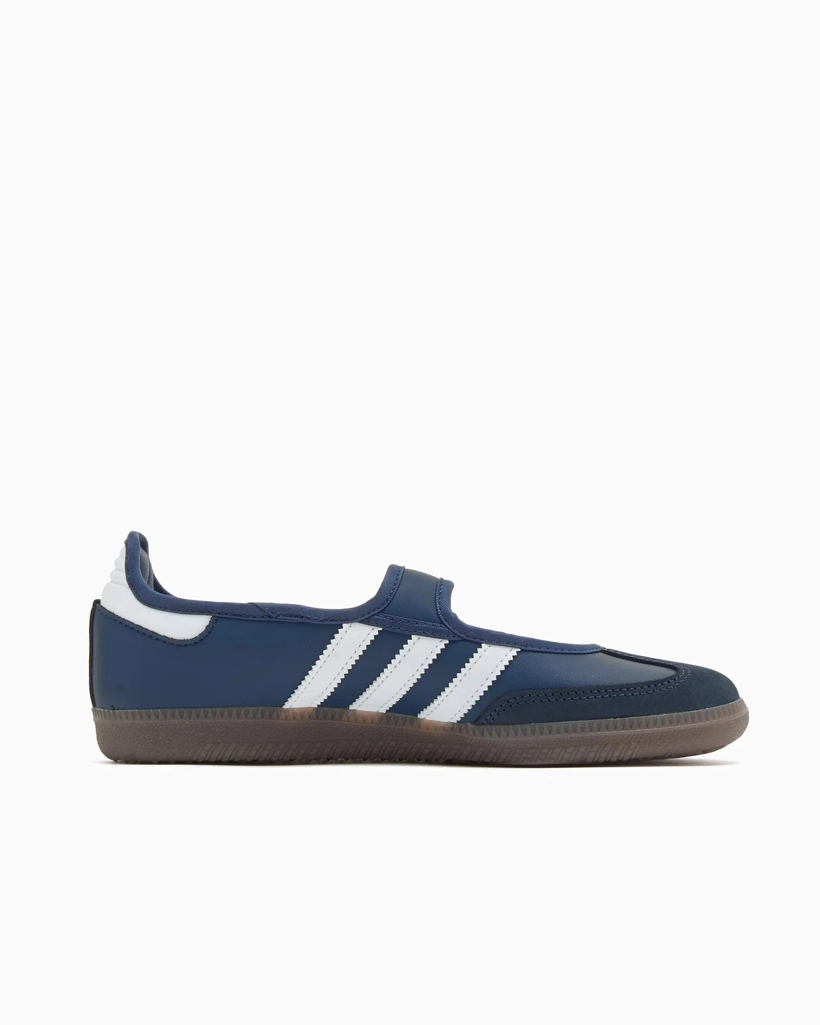Adidas Samba Jane Crew Navy White en cuir bleu marine et blanc avec bride Mary Jane et semelle gomme rétro emblématique. vue de profil intérieur