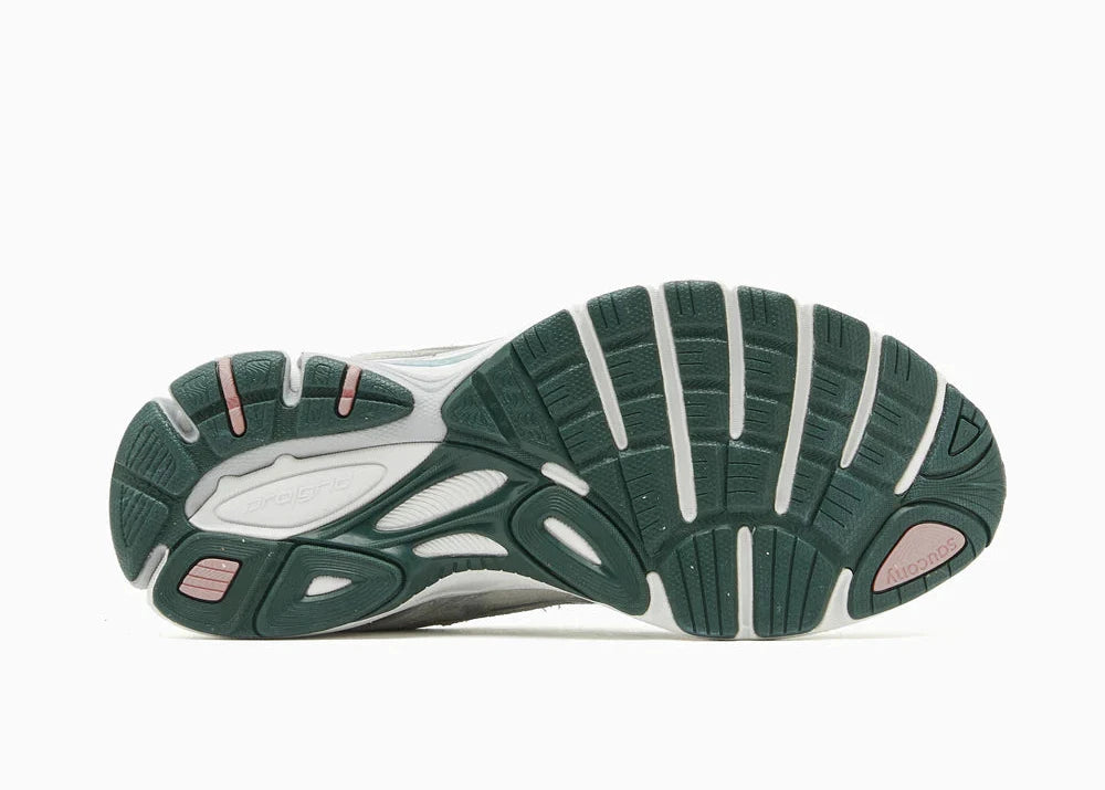 Saucony ProGrid Guide 7 Spiritual Guidance White Verde avec tige en mesh blanc, empiècements verts et cuir, technologie ProGrid et semelle extérieure en caoutchouc.