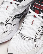 Saucony Grid Ride Millennium blanche avec détails argent et rouges, mesh respirant et amorti GRID.
Vue zoomer avant 