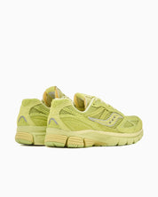 Sneaker Saucony ProGrid Guide 7 3sixteen Lime en mesh et suède premium vert avec amorti ProGrid et détails rétro-running raffinés.
