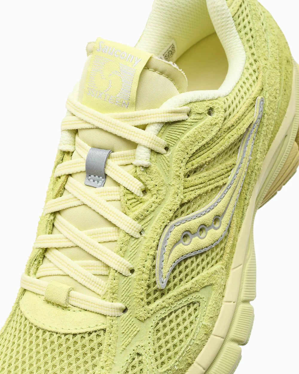 Sneaker Saucony ProGrid Guide 7 3sixteen Lime en mesh et suède premium vert avec amorti ProGrid et détails rétro-running raffinés.