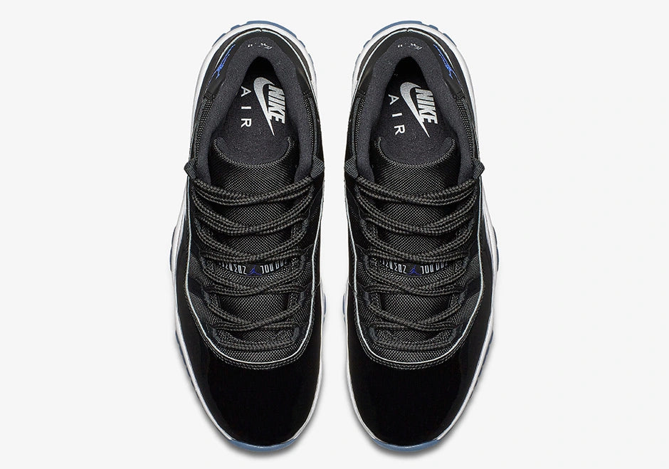 Jordan 11s space jam vu de haut