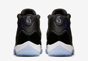 Jordan 11s space jam vu de derrière