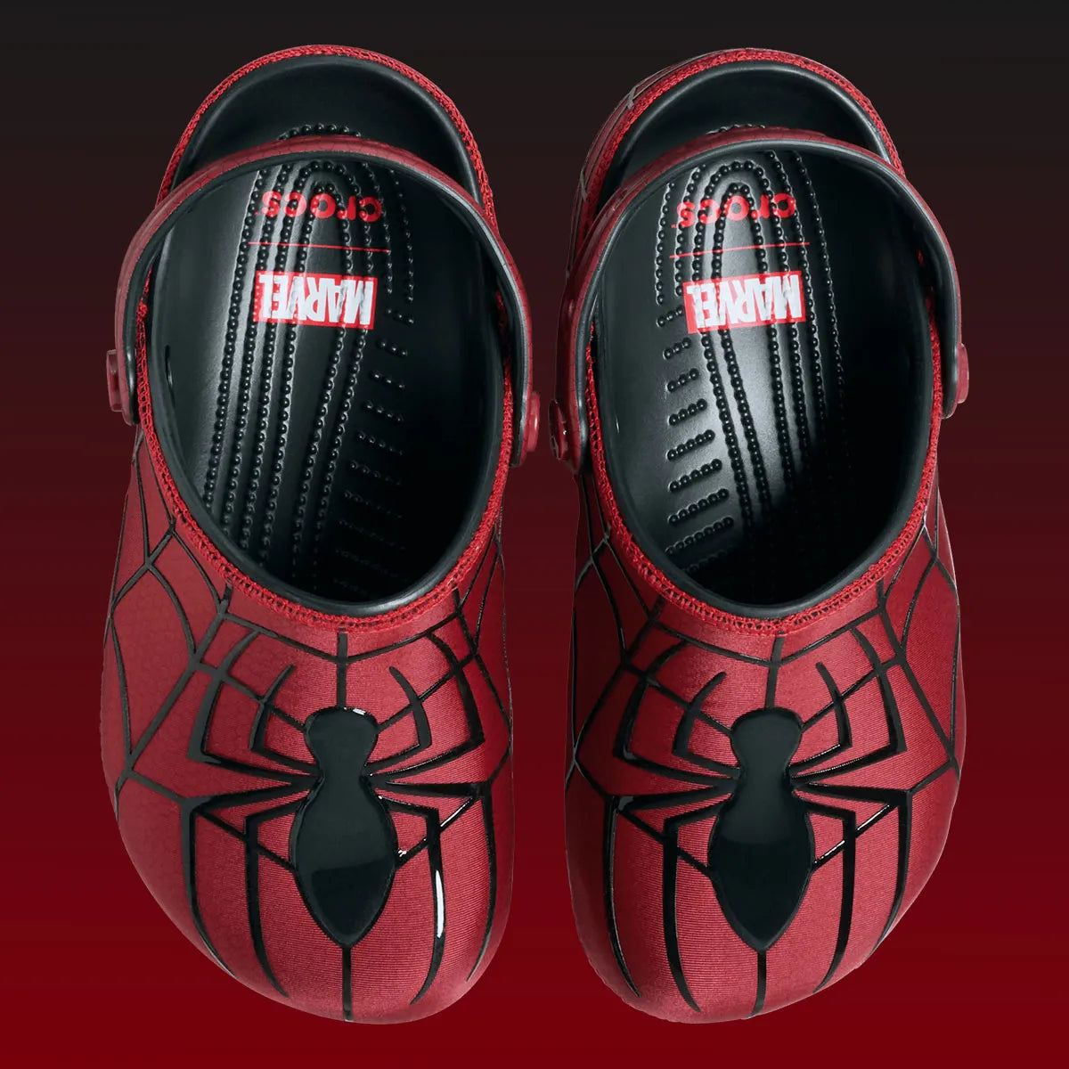 Crocs Classic Clog Marvel Spider-Man Neo inspirées de Spider-Man, avec design exclusif, bride pivotante et semelle légère en résine Croslite™.