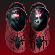 Crocs Classic Clog Marvel Spider-Man Neo inspirées de Spider-Man, avec design exclusif, bride pivotante et semelle légère en résine Croslite™.