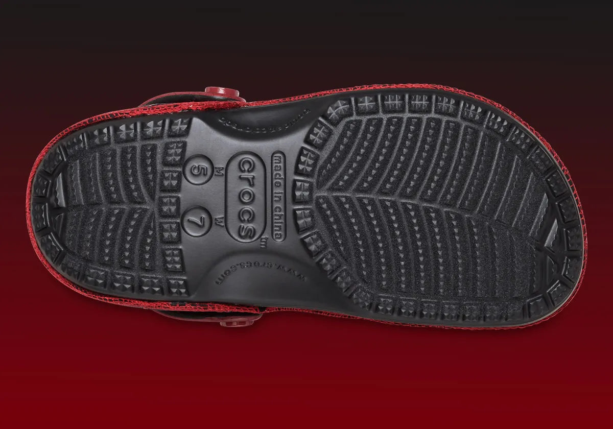 Crocs Classic Clog Marvel Spider-Man Neo inspirées de Spider-Man, avec design exclusif, bride pivotante et semelle légère en résine Croslite™.