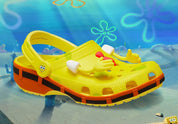 Découvrez les Crocs Classic Clog SpongeBob SquarePants, une édition spéciale inspirée de Bob l'Éponge, alliant design emblématique et confort signature Crocs.