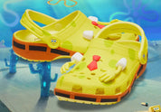 Découvrez les Crocs Classic Clog SpongeBob SquarePants, une édition spéciale inspirée de Bob l'Éponge, alliant design emblématique et confort signature Crocs.