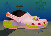 Crocs Classic Clog SpongeBob SquarePants Patrick Star inspirées de Patrick Étoile, avec design exclusif, bride pivotante et semelle légère en résine Croslite™.