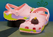 Crocs Classic Clog SpongeBob SquarePants Patrick Star inspirées de Patrick Étoile, avec design exclusif, bride pivotante et semelle légère en résine Croslite™.
