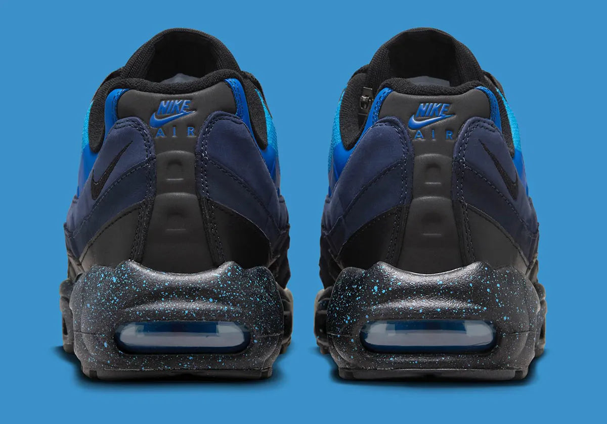 Nike Air Max 95 Stash 2024 bleu Obsidian et Harbor Blue avec panneaux en nubuck, cuir et ripstop, détails Stash et unités Air visibles.